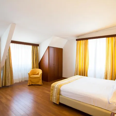 Hotell Europa 4*