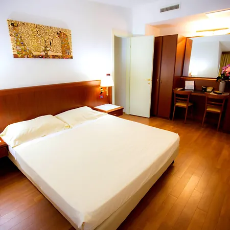 Hotell Europa 4*