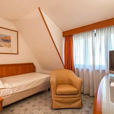 Europa 4*