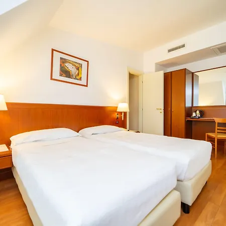 Europa 4*